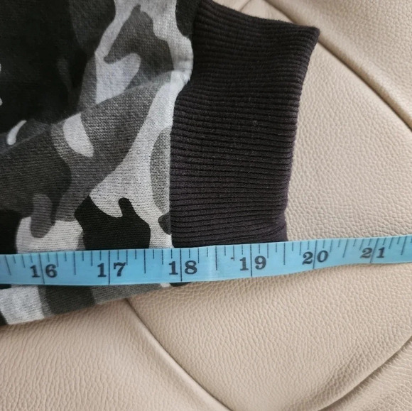 Cat Boys  2 ps set Shirt Pants Red Grey Camo Cotton size 6 - Picture 7 of 7